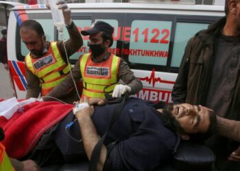 পাকিস্তানে শিশুদের পোলিও টিকাদান কর্মীদের নিরাপত্তার দায়িত্বে থাকা দুই পুলিশকে গুলি করে হত্যা