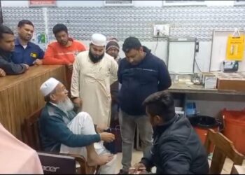 বাড়ির বারান্দায় পিছলে পড়ে জখম মন্ত্রী সিদ্দিকুল্লাহ, মেমারি হাসপাতালে হল না এক্সরে, দিলেন পরিষেবা উন্নত করার আশ্বাস