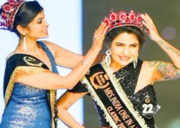 ‘মিসেস ইন্ডিয়া ওয়ান ইন আ মিলিয়ন’ হলেন ৫৫ বছরের মডেল রূপিকা গ্রোভার