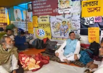 পোস্টাল ব্যালটে ভোট পাবেন না দেখেই ডিএ আন্দোলনকারীদের ওপর দমনপীড়ন চলছে : মুখ্যমন্ত্রীকে তোপ শুভেন্দুর