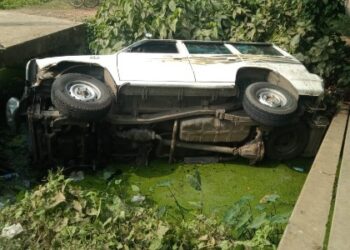 ভাতারে দুর্ঘটনার কবলে পুলিশের গাড়ি, আহত ২