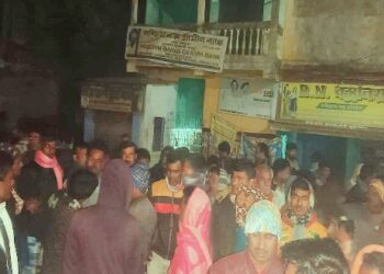 কাটোয়ার গ্রামীণ ব্যাঙ্কে সরকারি আধিকারিককে আটকে রেখে হেনস্তার অভিযোগ, উত্তেজনা এলাকায়