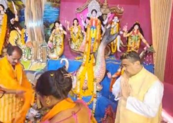 হিন্দুরা মকরসংক্রান্তিতে ছুটি পায়না কিন্তু শবেবরাত রবিবার হলে পরের দিনে ছুটি থাকে : ‘তোষণবাজ সরকার’কে নিশানা শুভেন্দুর