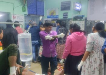 ভাতারে বেপরোয়া গতির যাত্রীবাহী বাস উলটে আহত ৩৭, আশঙ্কাজনক ৩