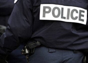 শিক্ষককে হত্যার হুমকি দেওয়া ইসলামি স্টেট অনুগত  ১১ বছরের পাকিস্তানি মুসলিম কিশোরকে গ্রেফতার করেছে ফরাসি পুলিশ