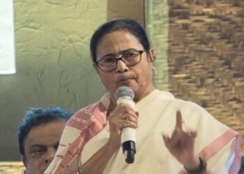 পাঞ্জাবি পাগড়ি পরে বলে খালিস্তানি, মুসলিম বলে পাকিস্তানি? – ভাষা দিবসে বিজেপিকে আক্রমণ মুখ্যমন্ত্রীর, পালটা রাজ্য পুলিশের দ্বারা শিখ নিগ্রহের ভিডিও পোস্ট করলেন শুভেন্দু অধিকারী