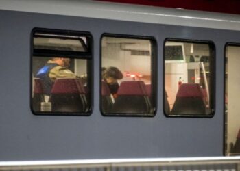 ট্রেনে ১৫ জন যাত্রীকে পনবন্দি করার পর ইরানি মুসলিমকে গুলি করে মারল সুইস পুলিশ