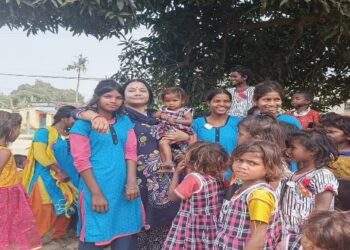 জন্মদিনের প্রাক্কালে অসহায় শিশুদের পাশে সমাজকর্মী