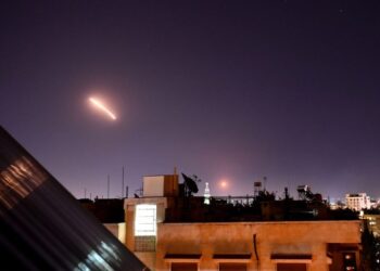 সিরিয়ার সেনা ঘাঁটিতে ক্ষেপণাস্ত্র হামলা চালিয়েছে ইসরায়েল