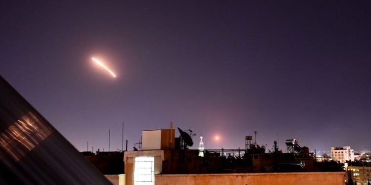 সিরিয়ার সেনা ঘাঁটিতে ক্ষেপণাস্ত্র হামলা চালিয়েছে ইসরায়েল