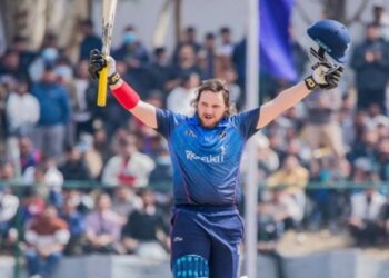 দ্রুততম সেঞ্চুরের বিশ্ব রেকর্ড করলেন নামিবিয়ার ব্যাটসম্যান ইয়ান নিকল লফটি-অ্যাটন