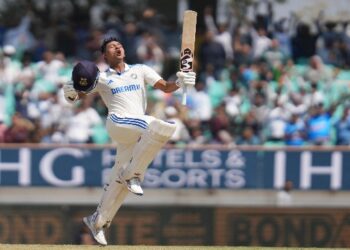 মাত্র ২২ বছর বয়সেই রেকর্ডবুকে তোলপাড় তুলে দিয়েছেন যশস্বী জয়সওয়াল