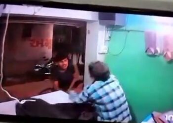 দোকানে হনুমান চালিসা গান বাজানোর অপরাধে গুজরাটের হিন্দু ব্যবসায়ীর উপর হামলা