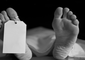 মেয়ে আত্মঘাতী হওয়ার কয়েক ঘন্টার ব্যবধানে একই ঘরে গলায় ফাঁস লাগিয়ে আত্মহত্যা করলেন মা