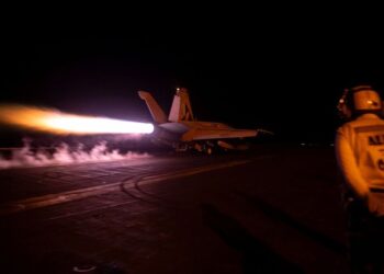 ইয়েমেনের সন্ত্রাসী গোষ্ঠী হুথিদের ৩৬ ঠিকানায় হামলা চালিয়েছে মার্কিন-ব্রিটিশ যৌথবাহিনী