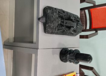 মঙ্গলকোটের মন্দির থেকে চুরি করে নিয়ে যাওয়া প্রাচীন বিষ্ণুমূর্তি ও শিবলিঙ্গ ফিরিয়ে দিল চোরেরা, অলৌকিক ঘটনার মুখোমুখি হয়েই চোরেদের এই সিদ্ধান্ত বলে মনে করছেন গ্রামবাসী