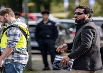 ‘ইসলাম ক্যান্সারকে নির্মূল করতে হবে’ : ফের কোরান পোড়ানোর ঘোষণা করে মন্তব্য করলেন সালওয়ান মমিকা