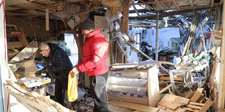 লুহানস্কে ইউক্রেনীয় বাহিনীর হামলায় ১৫ নাগরিক নিহত