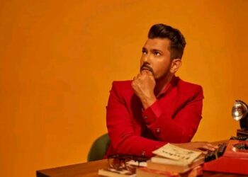 কনসার্টে ভক্তের ফোন ছুড়ে ফেলার ঘটনায় সাফাই দিলেন গায়ক আদিত্য নারায়ণ