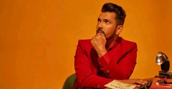 কনসার্টে ভক্তের ফোন ছুড়ে ফেলার ঘটনায় সাফাই দিলেন গায়ক আদিত্য নারায়ণ