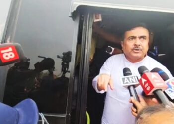 সন্দেশখালি যাওয়ার পথে ফের শুভেন্দু অধিকারীকে আটকে দিল পুলিশ, ডিজিপিকে হুঁশিয়ারি দিলেন বিরোধী দলনেতা