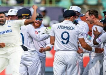 বিশাখাপত্তনম টেস্টে ইংল্যান্ডকে জয়ের জন্য ৩৯৯ রানের বিশাল লক্ষ্য দিল ভারত