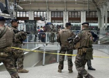 প্যারিসে ফের জিহাদি হামলা, ছুরিকাঘাতে আহত ৩, নিজেকে মানসিক রোগী বলে দাবি করেছে হামলাকারী