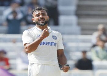 টেস্ট ক্যারিয়ারে দুরন্ত অভিষেক আকাশ সুন্দরনের 