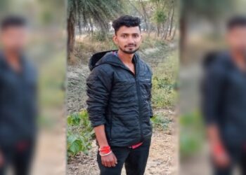 ভাতারে পিকআপ ভ্যান-বাইকের মুখোমুখি সংঘর্ষ, মৃত বাইক চালক