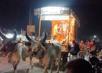 গরুর গাড়িতে দেবমূর্তি নিয়ে অভিনব সংকীর্তন যাত্রা ইসকনের