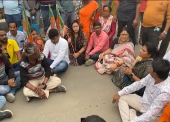 হুগলির পোলবায় বিজেপি কর্মীর মাকে গলার নলি কেটে খুন, তৃণমূলের দিকে অভিযোগের আঙ্গুল তুললেন বিজেপি সাংসদ