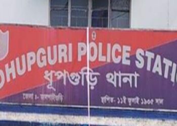 প্যান্ট খুলে দেওয়ার প্রতিবাদ করায় ব্যবসায়ীর কান কামড়ে ছিঁড়ে দিল ধূপগুড়ির রসিদুল রহমান নামে এক ব্যক্তি