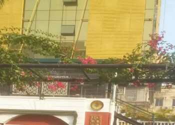 কলকাতার চারতারা হোটেলে ভয়াবহ আগুন