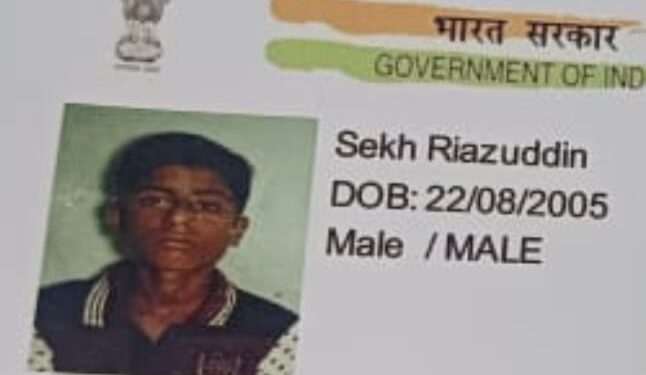 নিজেদের দোকানের মধ্যে যুবকের ঝুলন্ত দেহ উদ্ধার ঘিরে চাঞ্চল্য মন্তেশ্বরে