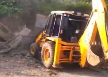 গুজরাটে ভগবান শ্রী রামের শোভা যাত্রায় পাথর নিক্ষেপকারীদের বাড়িতে চলল বুলডোজার