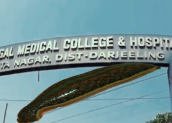 মহিলার শ্বাসনালীতে ঢুকে যাওয়া জ্যান্ত জোঁক বের করলেন উত্তরবঙ্গ মেডিকেল কলেজের চিকিৎসকরা