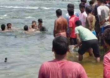 নাতিকে উদ্ধার করতে গিয়ে কংসাবতী নদীর জলে ডুবে মৃত্যু দাদুর