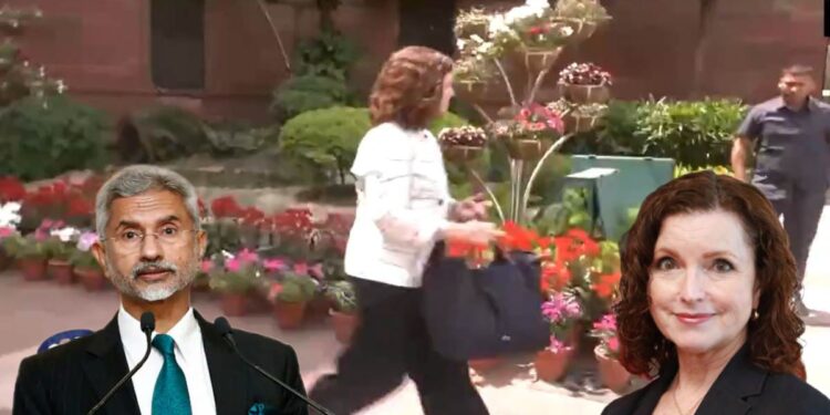 কেজরিওয়ালের গ্রেফতারি নিয়ে মন্তব্য করায় মার্কিন ডেপুটি চিফ অফ মিশনকে তলব করল বিদেশ মন্ত্রক