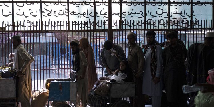 এক সপ্তাহের মধ্যে ৫,০০০ আফগান শরণার্থীকে তাড়িয়েছে পাকিস্তান