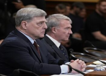 তালিবানকে “সন্ত্রাসী সংগঠন” বলে অভিহিত করেছেন দুই প্রাক্তন মার্কিন সেনাকর্তা