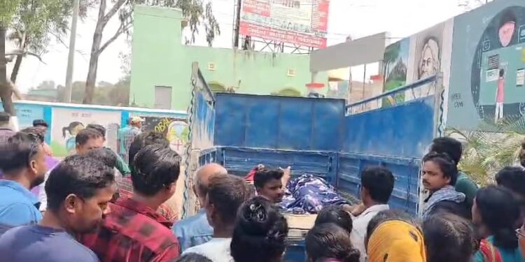 দম্পতির আত্মহত্যাকে কেন্দ্র করে চাঞ্চল্য উখড়ায়