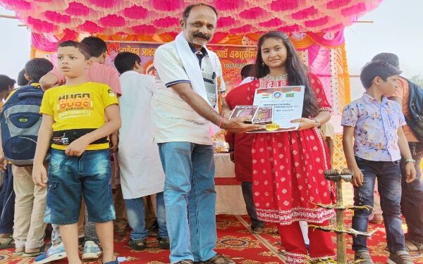 বাঁকুড়ায় আর্ট অ্যাকাডেমির বাৎসরিক পুরস্কার বিতরণী অনুষ্ঠান বাঁকুড়ায় অনুষ্ঠিত হল