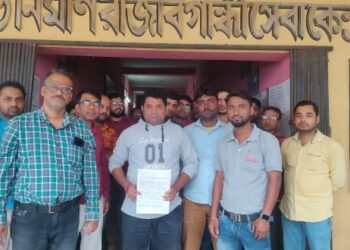 সরকারি কর্মীর স্বীকৃতি না দিলে ভোটের ডিউটি নয় : বিডিওকে সাফ জানিয়ে দিলেন ভাতারের চুক্তিভিত্তিক কর্মীরা