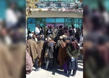 দক্ষ কর্মীদের সরিয়ে অনুগত জঙ্গিদের অফিসের কাজ করাচ্ছে তালিবান, অশিক্ষিত জঙ্গিদের অযোগ্যতায় লাটে উঠেছে আফগানিস্তানের সরকারি কাজকর্ম