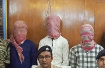 ডালখোলায় ব্রাউন সুগার ও আগ্নেয়াস্ত্রসহ গ্রেফতার ৩ মাদক পাচারকারী 