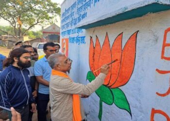 ‘উনি গোয়া ও ত্রিপুরার গিয়ে বলেন, উনি নাকি সেখানকার মেয়ে, বাপ তো ঠিক করুন আগে : মুখ্যমন্ত্রীকে নিশানা দিলিপ ঘোষের