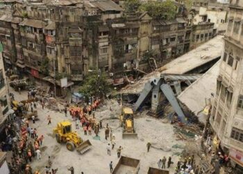 গার্ডেনরিচে বহুতল ভেঙে পড়ার ঘটনায় রাজ্য সরকারের কাছে রিপোর্ট তলব করল কলকাতা হাইকোর্ট, এদিকে তদন্তে ধরা পড়েছে একের পর এক অনিয়ম