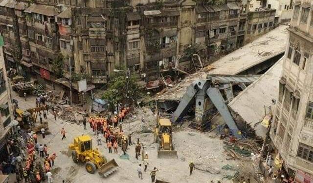 গার্ডেনরিচে বহুতল ভেঙে পড়ার ঘটনায় রাজ্য সরকারের কাছে রিপোর্ট তলব করল কলকাতা হাইকোর্ট, এদিকে তদন্তে ধরা পড়েছে একের পর এক অনিয়ম