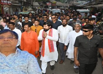 নিশীথ প্রামাণিক ও উদয়ন গুহের হাতাহাতির ঘটনায় উত্তেজনা দিনহাটায়