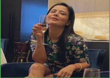 লোকসভা ভোটের আগে চরম বিপাকে কৃষ্ণনগরের তৃণমূল প্রার্থী মহুয়া মৈত্র, বাবার ফ্লাটের পর এবারে নেত্রীর দপ্তরে হানা দিল সিবিআই